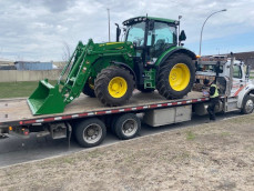 Transport des tracteurs en location