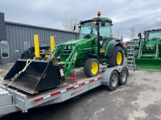 John Deere 4066 R + chargeur 440R (pneus a gazon)