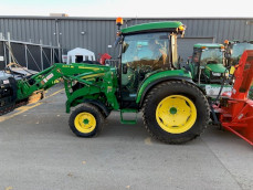 John Deere 4066 R + chargeur 440R + gratte Roberge résersible 6-10 + souffleur Agri-métal 82 pouces